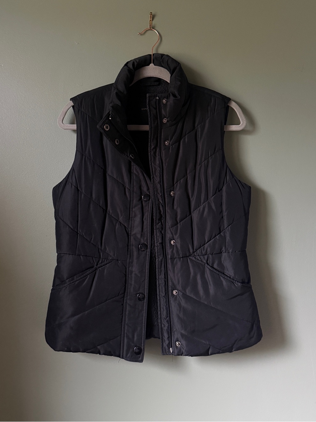 Banana Republic Black Quilted Sherpa-Lined Vest - Size S